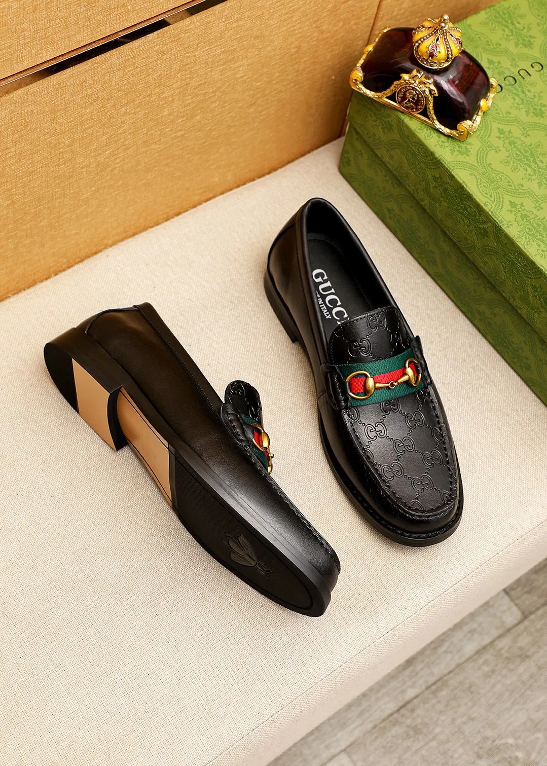 Men's shoes 💰460 💐 Product trademark: GUCCI "Gucci" casual leather shoes Regular size: 38-44 (45🉑️customized) Product materials: Selected imported first-layer calfskin embossed upper + luxury hardware buckle, imported water-dyed cow leather lining. Strong three-dimensional visual effect, original combination outsole Color: 5⃣️colors available